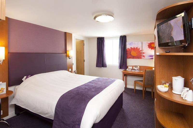 Premier Inn Kettering Buitenkant foto