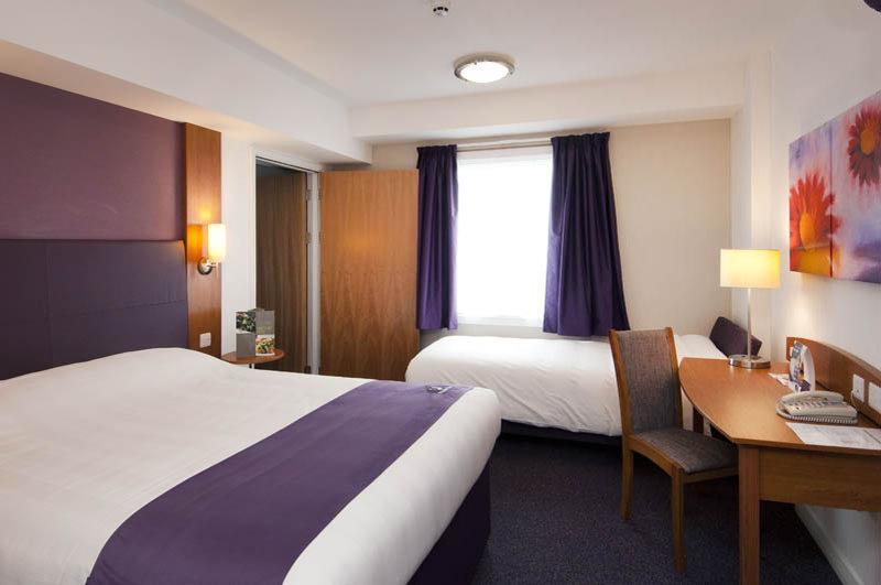 Premier Inn Kettering Buitenkant foto